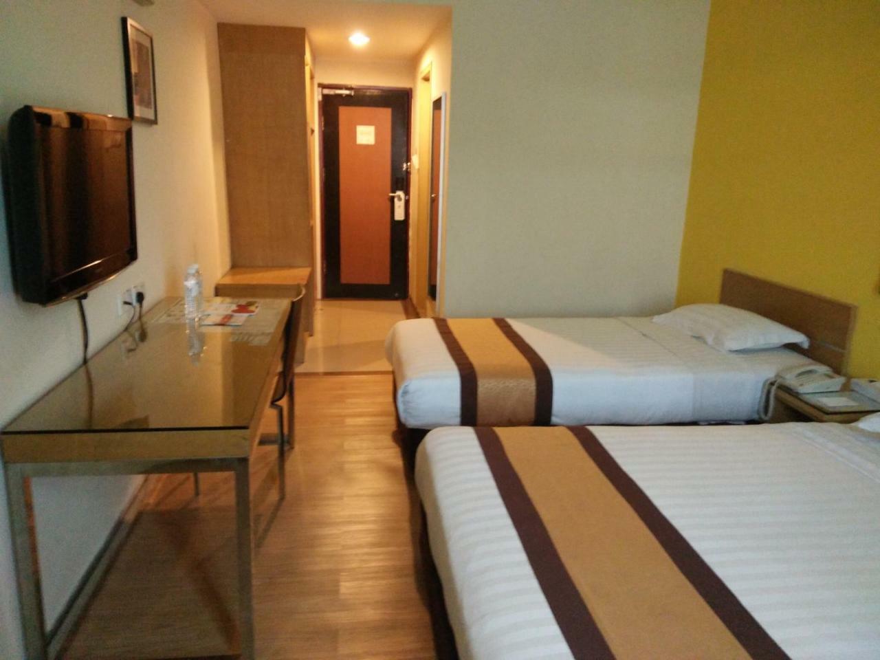 Tang Dynasty Lodge Tuaran Kültér fotó